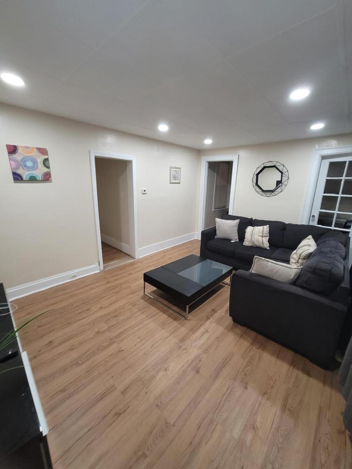 Z & Z Apartment Newark Bagian luar foto